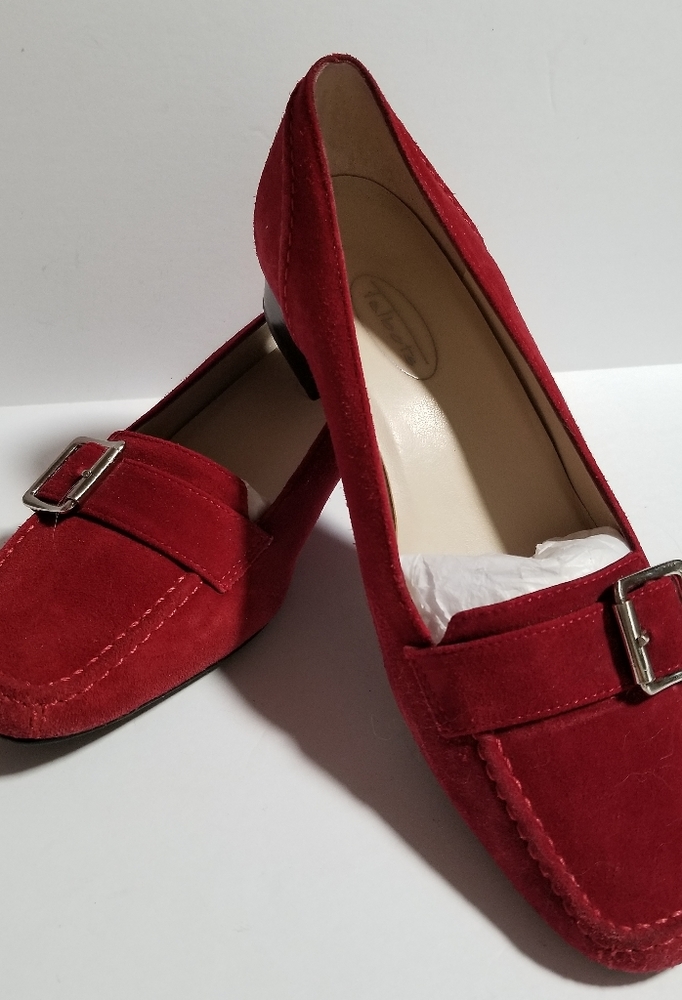 - Talbots 8AA Aligns 2 Pump Color Grenadine